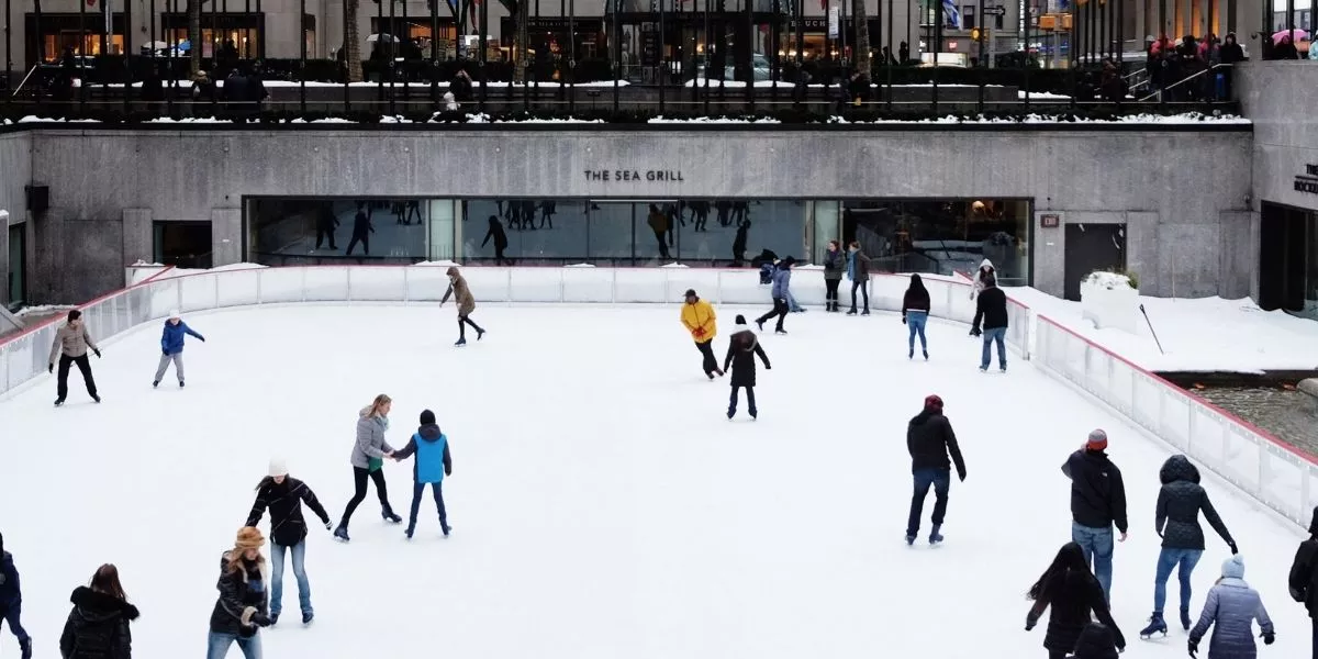 Examples of recreational activities-Ice skating