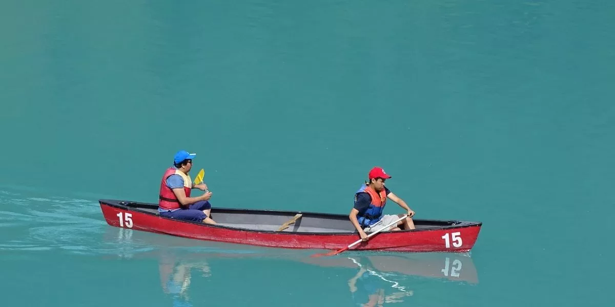 Examples of recreational activities-canoeing