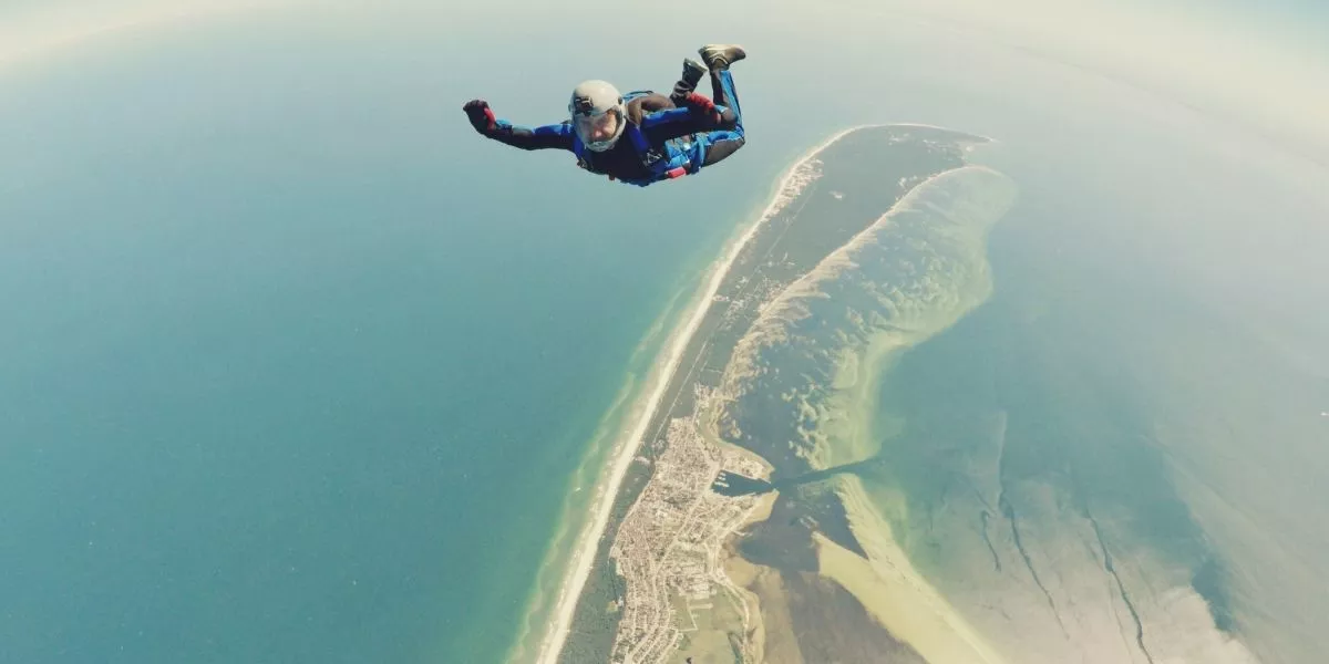 Examples of recreational activities-skydiving