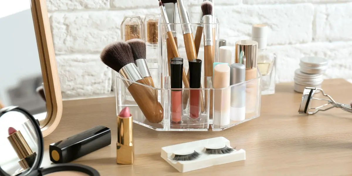 Importance-and-features-of-Makeup-Caddy