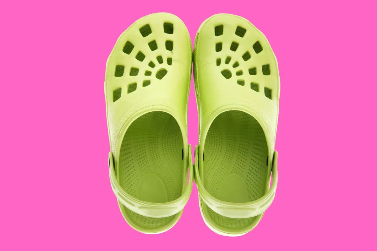 How to wear crocs